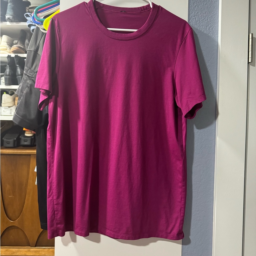 Lululemon magenta fundamental T-shirt, size small